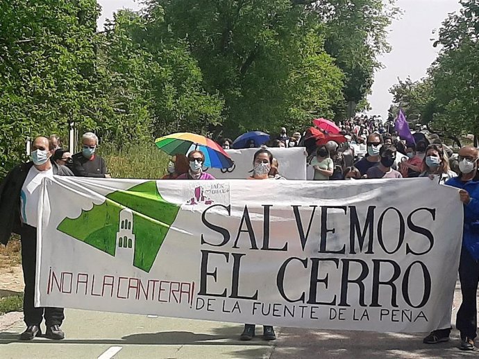Protesta contra la reactivación de la actividad en la cantera de La Quebrada.