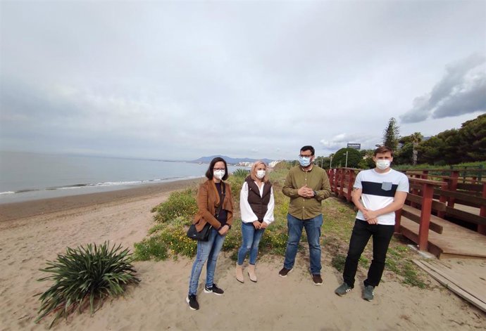 IU y Podemos llevan al Parlamento la "invasión" de espacios naturales de Marbella con tres nuevos chiringuitos