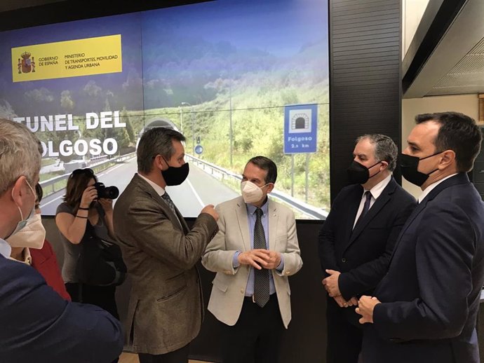 Autoridades asisten al acto de reapertura del túnel de O Folgoso, en A Cañiza (Pontevedra)