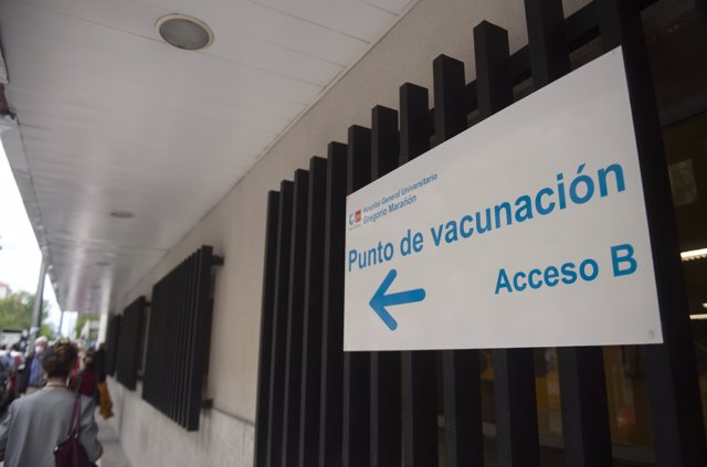 Señalización para recibir la vacuna contra el Covid-19 en el Hospital Gregorio Marañón