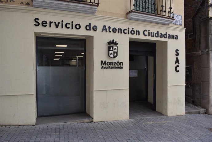 La Nueva Imagen Corporativa Del Ayuntamiento De Monzón Puede Verse En Diferentes Dependencias, Como El Servicio De Atención Ciudadana.