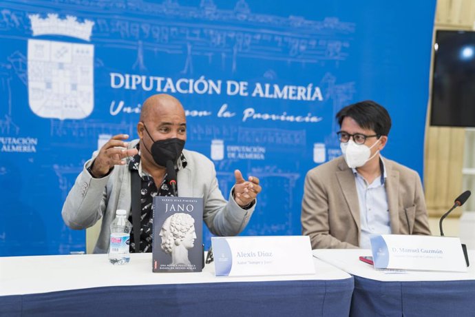 Presentación de los libros 'Jano' y 'Sangre', de Alexis Díaz Pimienta, en la Diputación de Almería