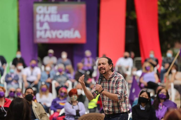 El candidato de Unidas Podemos a la presidencia de la Comunidad de Madrid y secretario general de Podemos, Pablo Iglesias, durante un acto electoral, a 30 de abril de 2021, en el Parque Olof Palme de Usera, Madrid.