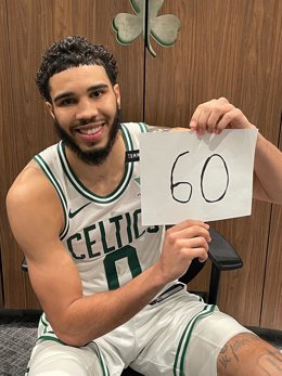 Jayson Tatum iguala el récord de 60 puntos de Larry Bird en la remontada ante los Spurs