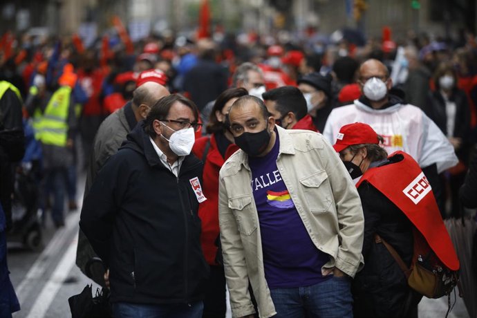 El secretari general d'UGT de Catalunya, Camil Ros, i el de CCOO de Catalunya, Javier Pacheco, en la concentració de Barcelona per l'1 de maig, Dia del Treballador