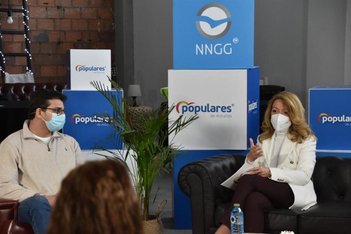 La presidenta del PP de Asturias, Teresa Mallada, participa en un acto de Nuevas Generaciones en  Oviedo.