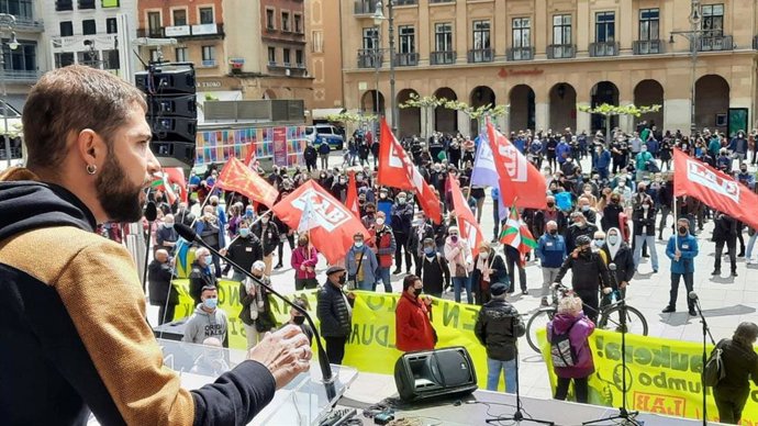 Intervención de Imanol Karrera, portavoz de LAB en Navarra, durante la manifestación del sindicato en Pamplona por el 1 de Mayo