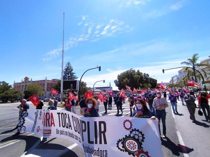 Manifestación central de CCOO y UGT en Cádiz