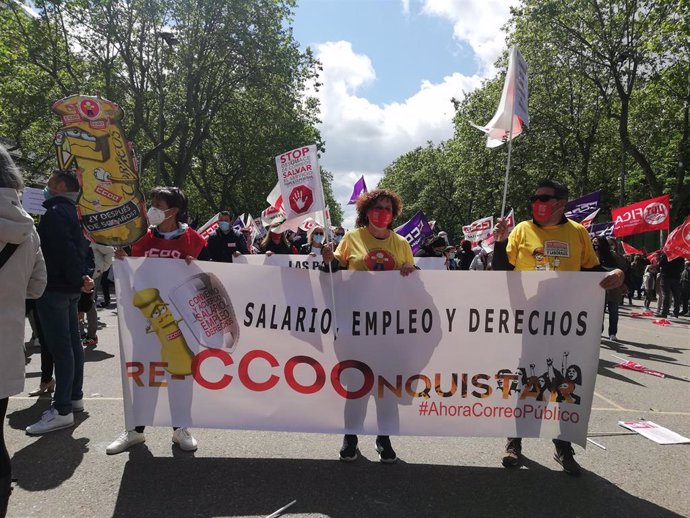 Trabajadores de correos en la concentración de Valladolid en el 1 de mayo