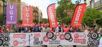 Miles de personas protestan en toda Andalucía reclamando un alza de salarios, estabilidad laboral y más empleo