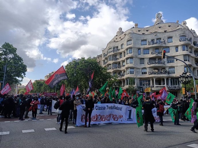 Unes 500 persones es concentren a Barcelona convocades per la ICA pel Dia del Treballador