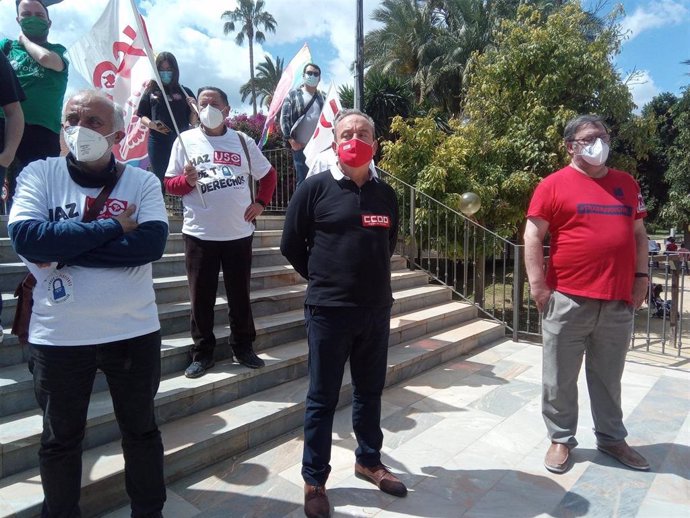 Los representantes de los sindicatos en El Malecón, donde ha finalizado la movilización
