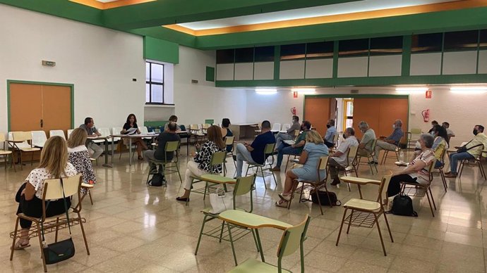 Reunión con vecinos en torno al nuevo reglamento