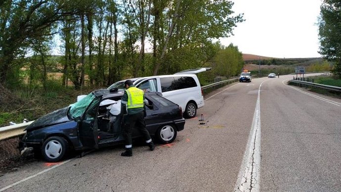 Imagen de los dos vehículos siniestrados en la CL-116 en Almazán (Soria)