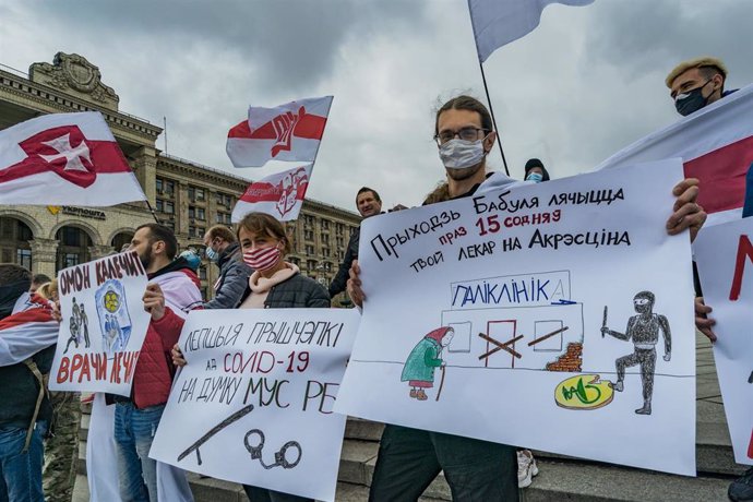 Protesta contra el presidente de Bielorrusia, Alexander Lukashenko, en Kiev (Ucrania)