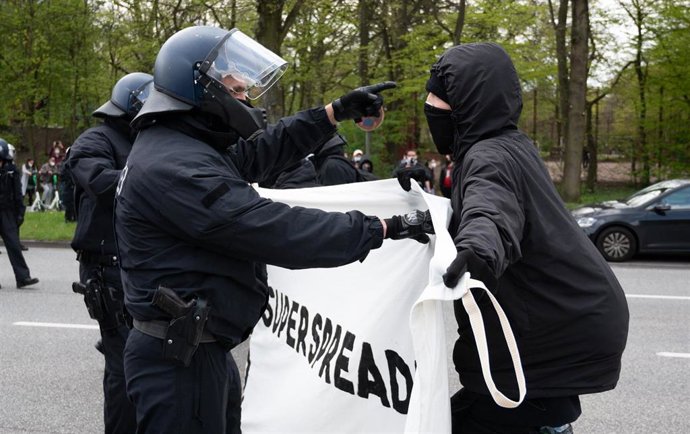 Enfrentamientos en Alemania en el marco de las protestas convocadas este 1 de Mayo