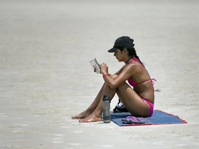 VUELVEN LOS 50', TE CONTAMOS LAS TENDENCIAS EN BIKINIS Y BAÑADORES