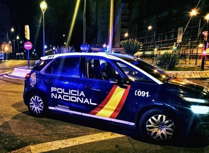 Archivo - Un coche patrulla de la Policía Nacional