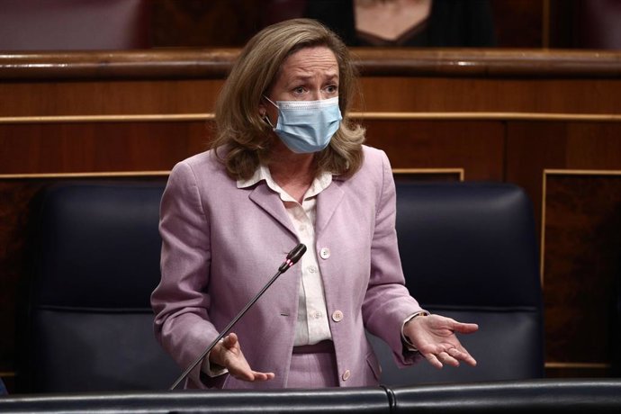 Archivo - La vicepresidenta tercera y presidenta del Consejo Asesor de Inteligencia Artificial, Nadia Calviño, interviene en una sesión de control al Gobierno en el Congreso de los Diputados, en Madrid (España), a 10 de marzo de 2021. Durante el pleno, 