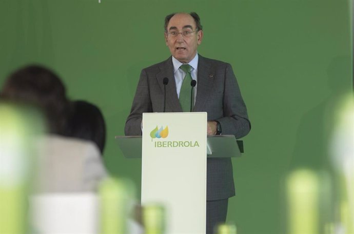 Archivo - El presidente de Iberdrola, Ignacio Sánchez Galán, durante su intervención en la inauguración de la planta Andévalo de Iberdrola, primer proyecto fotovoltaico de la compañía en Andalucía. En Puebla de Guzmán (Huelva, Andalucía, España), a 30 d