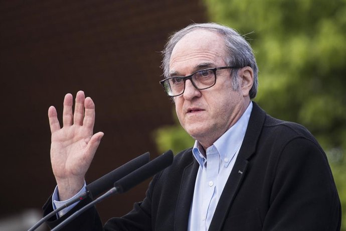 El candidato del PSOE a la Presidencia de la Comunidad de Madrid, Ángel Gabilondo, durante un acto del partido en el barrio de Aluche a 1 de mayo de 2021, en Madrid (España). 