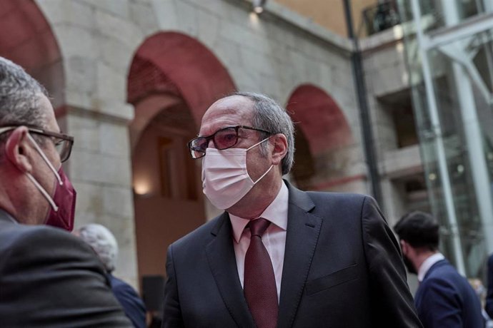 El candidato del PSOE a la Presidencia de la Comunidad de Madrid, Ángel Gabilondo, durante la ceremonia de imposición de Medallas de la Comunidad de Madrid y condecoraciones de la Orden del Dos de Mayo, a 2 de mayo de 2021, en Madrid (España).