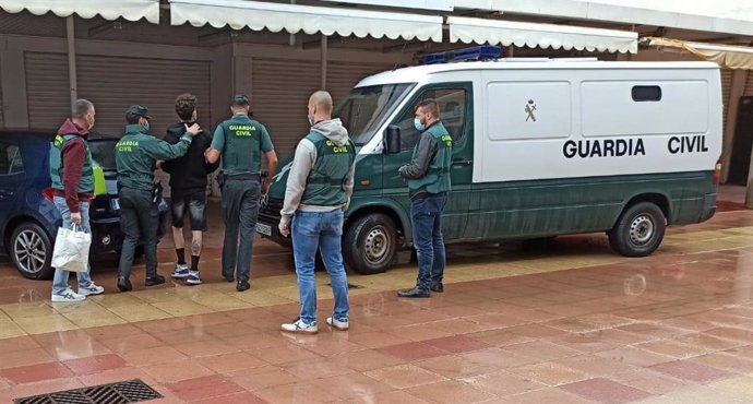 Detenidos dos hombres por sustraer un reloj de alta gama a una turista en Calvi.