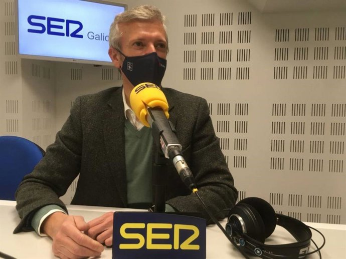 El vicepresidente primero de la Xunta, Alfonso Rueda, en una entrevista en la Cadena Ser.