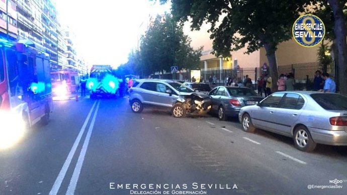Dos mujeres hospitalizadas en Sevilla tras ser embestido su vehículo por un conductor ebrio