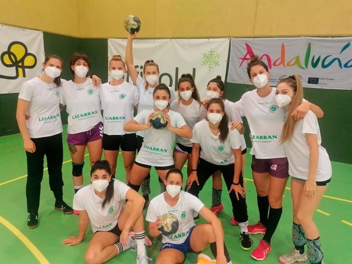 La entrega de estas mascarillas se enmarca en el programa de patrocinio continuado que el referente europeo de frio comercial Efficold, lleva a cabo de forma anual con equipos de las categorías inferiores de Córdoba.