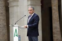 La Junta se ofrece a asumir el "desgaste" en toma de decisiones, pero demanda al Gobierno "herramientas legales"