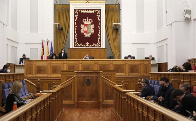 Archivo - Pleno de presupuestos en las Cortes de C-LM.