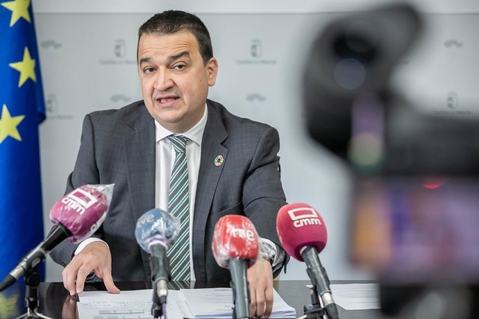 El consejero de Agricultura, Agua y Desarrollo Rural, Francisco Martínez Arroyo