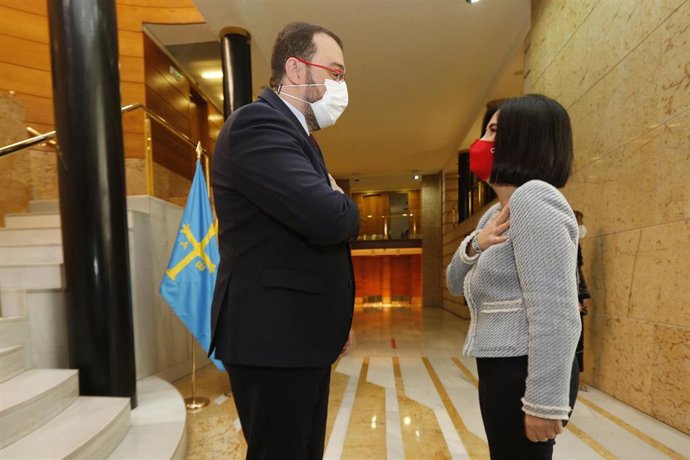 La ministra de Sanidad, Carolina Darias, se reúne con el presidente del Principado de Asturias, Adrián Barbón, en Oviedo (Asturias) a 3 de mayo de 2021. La ministra realizará varios actos durante el viaje, entre ellos la recepción en la ciudad de un nue