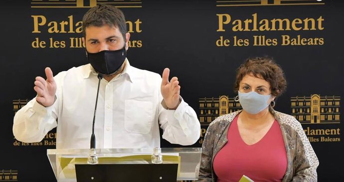 Los diputados de MÉS Josep Ferr y Joana Aina Campomar.