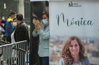 Mónica García dedica la jornada de reflexión a pasar tiempo en familia en el Retiro y retomará la lectura