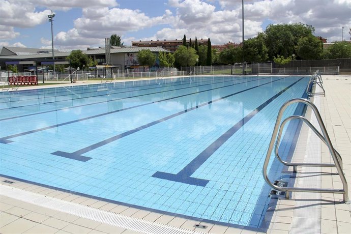 Archivo - Piscina de la Ciudad Deportiva de Arganda