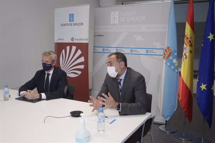 El vicepresidente primero de la Xunta, Alfonso Rueda, y el conselleiro de Sanidade, Julio García Comesaña, se reúne con la Delegación del Gobierno para coordinar la vacunaciones masivas