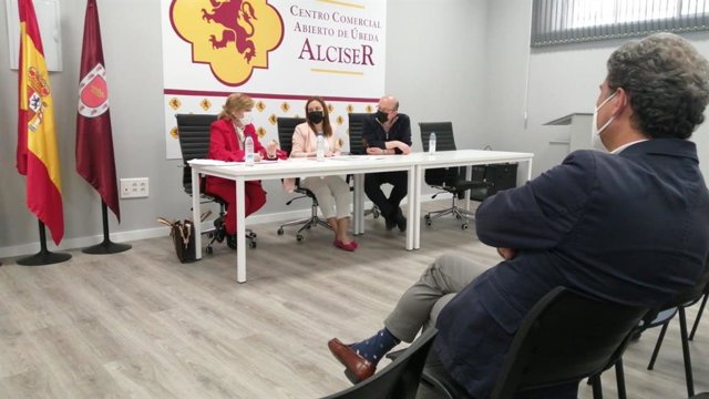 Encuentro en Úbeda para informar sobre las ayudas de la Junta al sector turístico