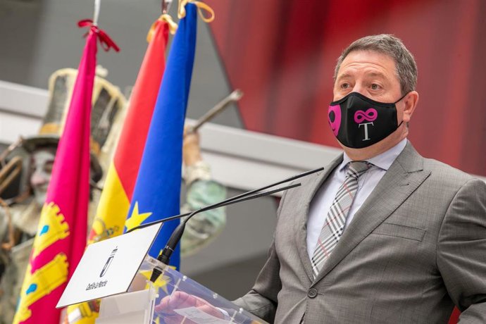 El presidente de Castilla-La Mancha, Emiliano García-Page, inaugura el Centro de Interpretación del Patrimonio Local y del Carnaval, en la Plaza Mayor de Tarazona de la Mancha