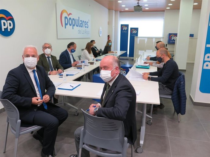 Reunión de parlamentarios del PP Vasco y Riojano