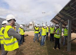 Visita de alumnos del IES Llucmajor a la planta fotovoltaica de Sa Caseta.
