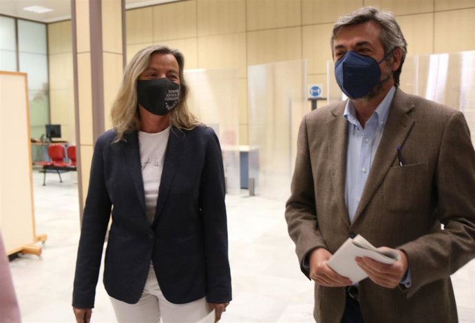 La primera teniente de alcalde delegada de Turismo, Desarrollo Económico, Participación Ciudadana e Igualdad del Ayuntamiento de Córdoba, Isabel Albás, y el edil de Presidencia y Seguridad, Miguel Ángel Torrico.