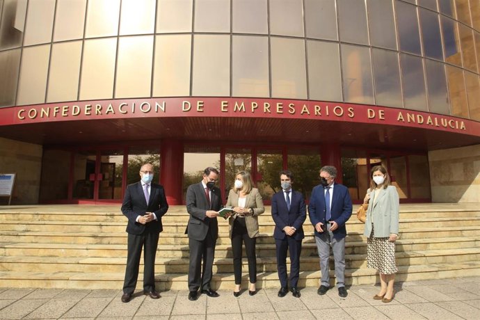 Encuentro entre la Junta y la CEA por la Ley de Impulso para Sostenibilidad del Territorio.