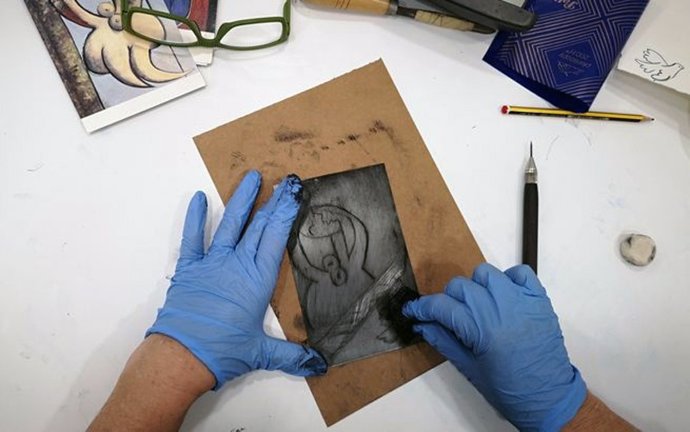 El Museo Picasso propone talleres de calcografía y de tallado en madera