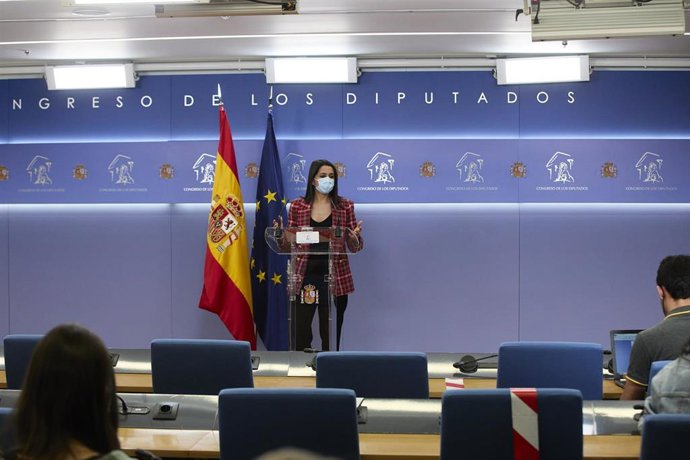 La líder de Cs, Inés Arrimadas, interviene en una rueda de prensa anterior a una Junta de Portavoces, a 20 de abril de 2021, en el Congreso de los Diputados, Madrid, (España).