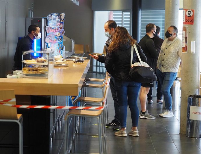 Archivo - Apertura del interior de los negocios de hostelería en Valladolid a primeros de marzo.