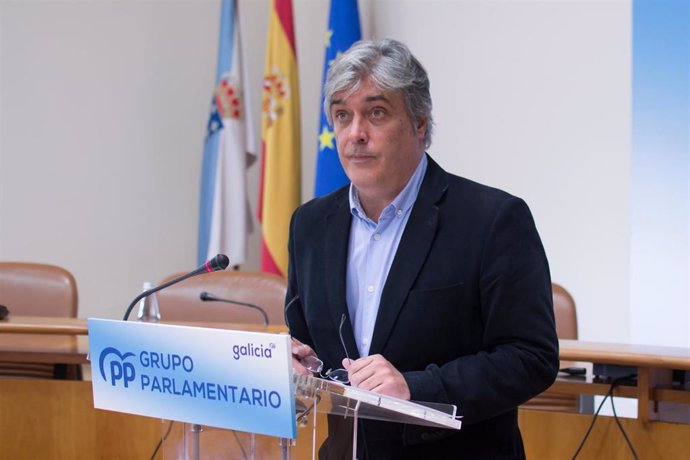 El portavoz parlamentario del PPdeG, Pedro Puy, en la rueda de prensa