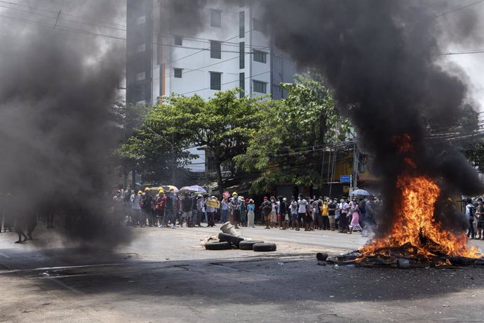 Archivo - Protestas en Rangún contra la junta militar