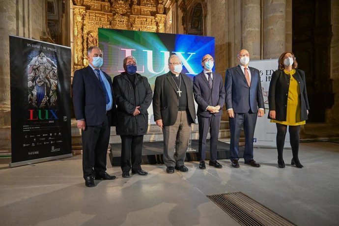 Las autoridades en la presentación de las dos sedes en Carrión de la exposición de Las Edades del Hombre.